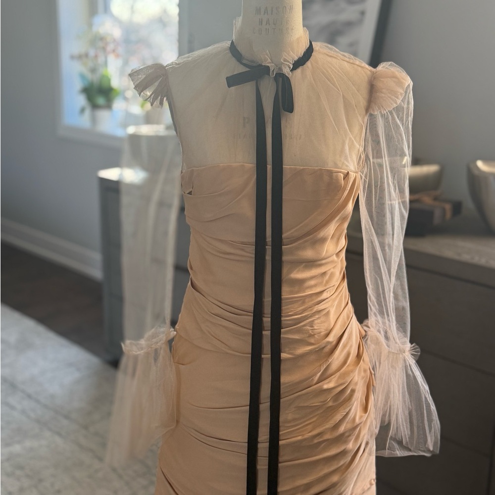 Khaite Elegant Light Gold Dress with Sheer Sleeves - Picture 4 of 11
